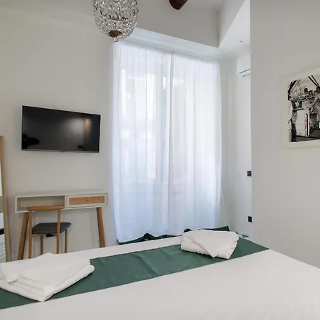 A Signurina Piscicelli 3* نابولي